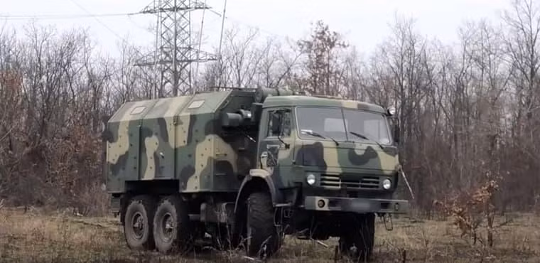 Nhờ sự cảnh giác của lực lượng dân quân LPR, cùng với sự hỗ trợ của trạm tác chiến điện tử Triton M1, tín hiệu điều khiển và dẫn đường của máy bay không người lái Ukraine đã bị triệt tiêu, sau đó kẻ thù đã ngừng trinh sát và từ bỏ ý định của mình”. 