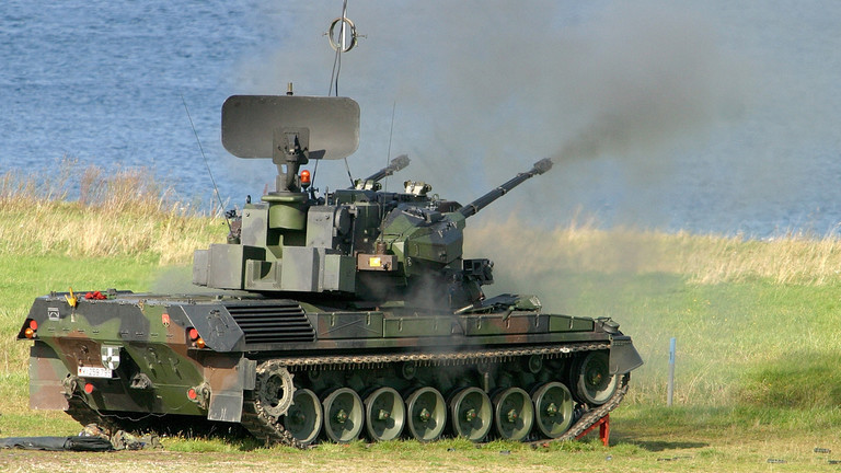 Hóa ra lý do là việc sử dụng các loại đạn cho pháo phòng không 1A2 Gepard không phù hợp; lý do là loại đạn pháo của pháo phòng không 1A2 Gepard, hiện Đức đã không còn sản xuất và số đạn pháo tồn trong kho lại không bảo đảm an toàn kỹ thuật. 