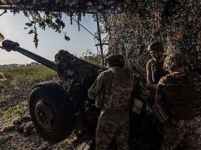 Tờ Svpressa cho biết, các trận đánh gần thành phố Avdeevka đang có lợi thế nghiêng về phía quân Nga. Các đơn vị Nga đang cố gắng tiến về phía trước, nhưng quân Ukraine vẫn kháng cự kiên cường, nhờ dựa vào các hệ thống phòng thủ được xây dựng trong gần 9 năm; chứ không phải do ưu thế về quân số hay chiến thuật.