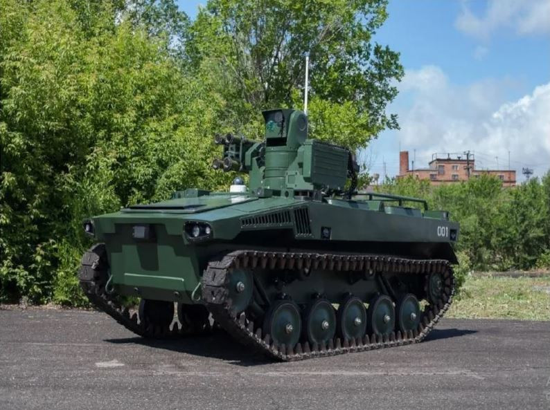 Hiện máy bay chiến đấu thế hệ thứ năm đều chiến đấu cùng những UAV như những người bạn chiến đấu đồng hành và xe tăng cũng có thể làm được điều đó. Có thể có phương tiện chiến đấu không người lái (UGV) và xe tăng không người lái song hành cùng nhau.