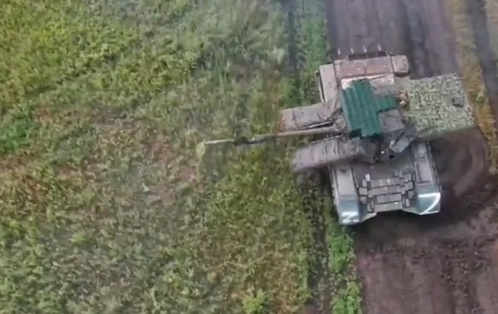 Hệ thống Salamander có bốn mô-đun ăng-ten để can thiệp hoạt động của Ukraine ở bốn dải tần số vô tuyến: 868, 915, 1300 và 2400 MHz. Khi UAV được điều khiển bởi bốn dải tần này, đi vào trường che chắn của hệ thống Salamander, có thể mất kiểm soát, bay xoắn ốc và tự rơi.