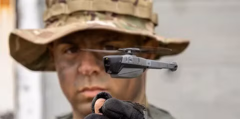 So với quân đội Nga và quân đội Ukraine, quân đội Mỹ và NATO nhìn chung không sử dụng UAV bốn trục ở cấp phân đội. Ngay cả khi chúng được sử dụng, chúng phải được “tiêu chuẩn hóa theo chuẩn NATO”; nhưng với tư duy lạc hậu như vậy, họ sẽ bị “ngập lụt” trong một cuộc chiến tổng lực như xung đột Nga-Ukraine.