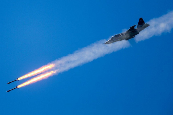 Còn vào ban đêm, Quân đội Nga sử dụng tên lửa có độ chính xác cao phóng từ trên không và trên biển, phá hủy 4 kho dầu ở Nikolayev, Zaporozhye, Kharkiv và Chuguyev, ngăn cản việc cung cấp dầu cho Quân đội Ukraine ở đó và ở Donbass. 