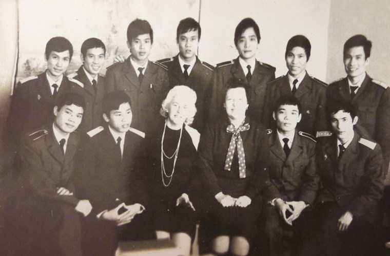 Tháng 7/1984, tổng cộng có 55 sỹ quan, chiến sỹ của Khung tàu 1 lên đường sang Trung tâm Huấn luyện tàu ngầm Liên Xô (đóng tại Riga, Cộng hòa Latvia), bắt đầu 21 tháng đào tạo đầu tiên về tàu ngầm.