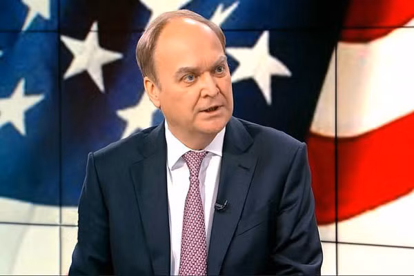 Sau khi tin tức được công bố, Đại sứ Nga tại Mỹ Antonov (hiện đã hết nhiệm kỳ trở về nước) tiết lộ rằng, một số quan chức Mỹ đã gọi điện cho ông và hỏi ông về tình hình trong Quân đội Nga. Hàm ý là ông muốn có một cuộc trò chuyện vui vẻ; vấn đề này, ông Antonov cho biết là muốn biết rõ, hãy thông qua con đường ngoại giao.