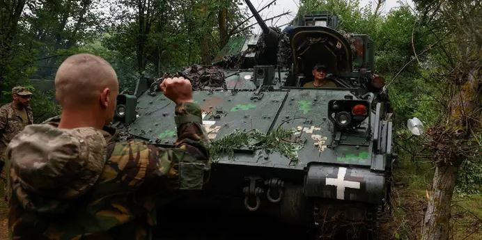 Kể từ khi xung đột Nga-Ukraine bùng nổ, Mỹ đã viện trợ hơn 300 xe chiến đấu bộ binh Bradley M1A2 đến Ukraine, nhưng chúng cũng không thể phát huy tốt vai trò trên chiến trường Ukraine như với Quân đội Mỹ ở các chiến trường khác. Điều này phản ánh đầy đủ sự yếu kém sức mạnh quân sự của Ukraine. 