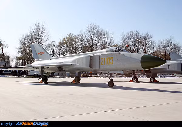 Sau khi bước vào thập niên 1990, dưới sự giúp đỡ của Iran, việc tiếp nhiên liệu trên không của Không quân Trung Quốc bắt đầu dần trở nên phổ biến. Dựa trên J-8-2, Trung Quốc phát triển máy bay chiến đấu J-8D có khả năng tiếp nhiên liệu trên không. Máy bay chiến đấu J-8-2 và J-8D là những mẫu máy bay giữa vòng đời của dòng J-8. Hiện tại, về cơ bản cũng đã được cho loại khỏi biên chế.