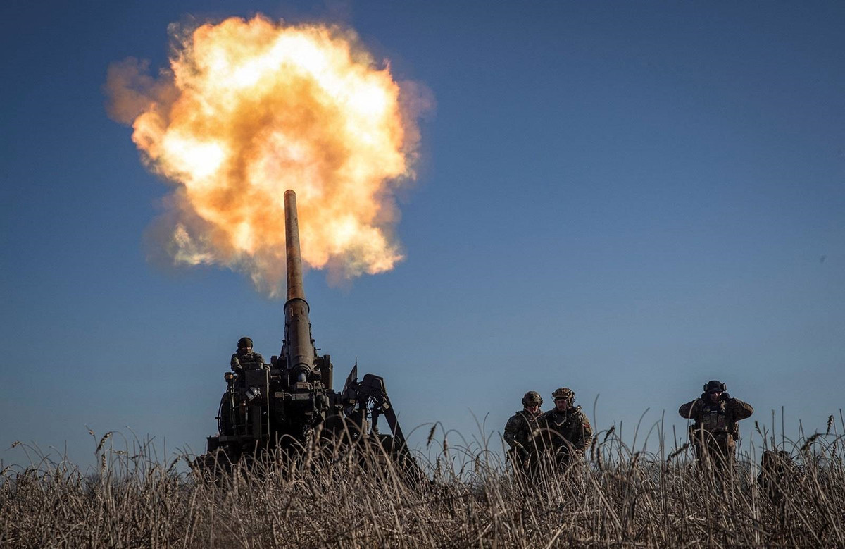 Giờ đây, quân đội Ukraine không còn tư tưởng tấn công bằng các binh đoàn lớn, mà chỉ muốn đánh tiêu hao với quân Nga bằng hỏa lực pháo binh trên chiến trường. Kể cả khi Ukraine có thể cầm cự được với Quân đội Nga trên chiến trường, thì nguồn cung cấp đạn pháo vẫn là một vấn đề lớn. 