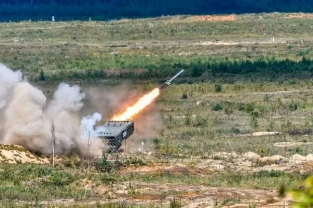 Còn hai tháng nữa mới đến mùa thu ở Ukraine và quân đội Nga không thể phát động một cuộc tấn công quy mô lớn. Cách tiếp cận hiện tại của quân đội Nga là bào mòn lực lượng vũ trang Ukraine và nhóm lính đánh thuê NATO thông qua một cuộc chiến tiêu hao.