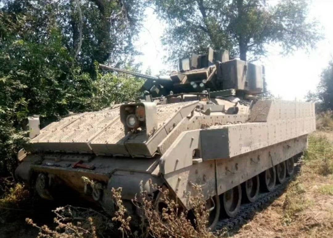 Tờ Sohu của Trung Quốc cho biết, có thể Nga đã thực hiện kế “ve sầu thoát xác”, khi chủ động “đóng băng” cuộc xung đột với Ukraine. Nếu đúng như vậy, thì cuộc chiến thực sự giữa Nga và Ukraine đã kết thúc. Hiện tại cả Nga và Ukraine không có ý định về một trận chiến quyết định, họ cũng không có quyết tâm và dũng khí để phát động một cuộc phản công lớn thực sự.