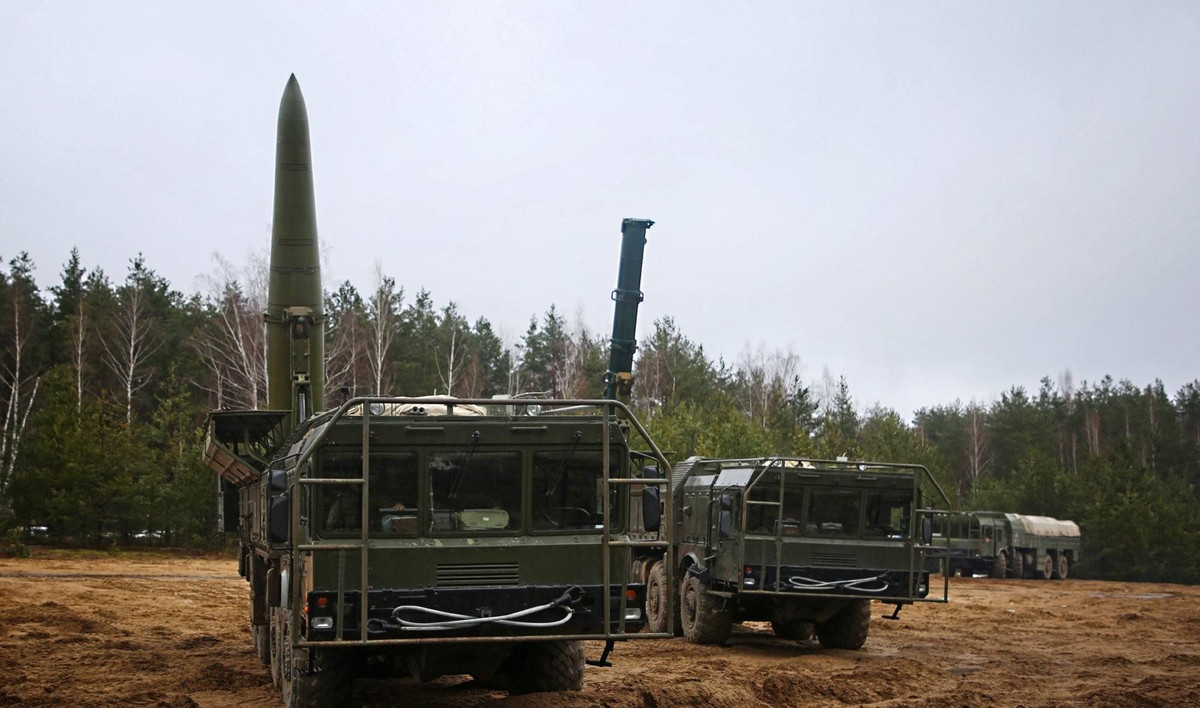 Trước sự xuất hiện của các đơn vị chiến đấu chủ lực của Ukraine, quân đội Nga sẽ không còn tập trung vào cụm quân chủ lực, để phát động các cuộc tấn công quy mô lớn. Bởi vì đối với Nga, yếu tố bất ngờ đã mất; hiện giờ đứng sau Ukraine là Mỹ và khối NATO. Số quân Mỹ ở châu Âu đã lên tới 100.000 quân; vì lý do này, Nga cần đề phòng cả Mỹ và khối NATO.