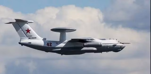 Người phát ngôn Không quân Ukraine Yuriy Ignat cho biết: “Tại khu vực Krasnodar, chiếc máy bay cảnh báo sớm A-50 vốn nổi tiếng đã xuất hiện và nó đang thực hiện những nỗ lực điên rồ, để thử thách số phận bên bờ vực vận mệnh của chính mình”.