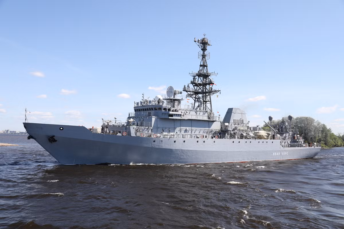 Có khả năng tàu Ivan Khurs của Hải quân Nga đang thực hiện các nhiệm vụ trinh sát, gần bờ biển Ukraine; nhưng rõ ràng, đây là một tín hiệu “cảnh báo” cho Kiev biết rằng, ngay cả khu vực Biển Đen, thuộc quyền quản lý của Ukraine, hiện cũng đang nằm trong sự kiểm soát chặt chẽ của Nga.