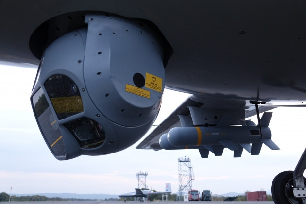 Cũng vào buổi trưa ngày 8/2, cách biên giới Nga khoảng 10 km, một UAV tấn công TB2 của Quân đội Ukraine, đã được phát hiện. Chiếc UAV này đang thực hiện tập luyện một cuộc tấn công mô phỏng vào các đơn vị của Nga.