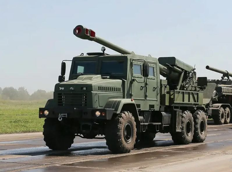 Pháo tự hành bánh lốp 2S22 Bogdana trở thành loại pháo binh đầu tiên do Ukraine sản xuất có nòng cỡ nòng 155 mm theo tiêu chuẩn của NATO. Nguyên mẫu được Nhà máy Kỹ thuật hạng nặng Kramatorsk phát triển vào năm 2009.