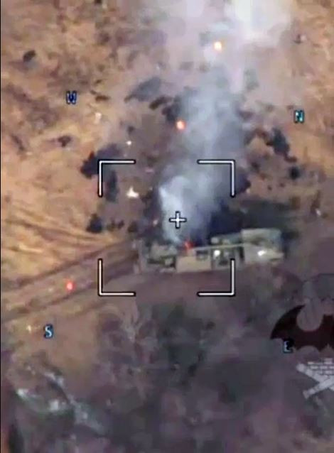 Sau khi UAV Lancet đánh trúng khẩu pháo Bogdan 3.0, ngọn lửa bùng lên ở phần giữa của khẩu pháo tự hành, các mảnh vụn cháy bay sang một bên. Cuối cùng khẩu pháo bị cháy rụi một cách đáng buồn trên một bãi đất trống.