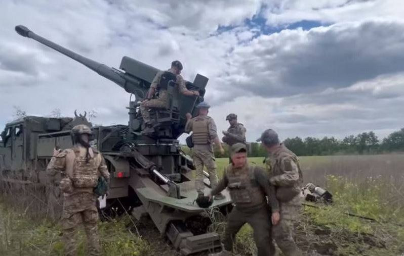 Đáng chú ý là tại thời điểm khẩu 2S22 Bogdana bị tấn công, cũng như sau vụ nổ, không có hành động nào của khẩu đội pháo được quan sát thấy. Hoặc là họ không ở trong xe vào lúc đó, hoặc đã bị tiêu diệt.