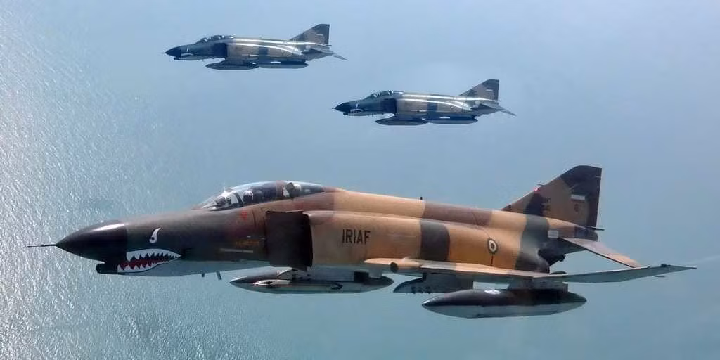 Mặc dù đã cũ, F-4 là loại chiến đấu cơ hạng nặng, tốc độ nhanh hơn và có thể hoạt động từ độ cao lớn hơn so với các máy bay chiến đấu của các đối thủ như F-16E của UAE và F/A-18 E/F Super Hornet của Hải quân Mỹ.