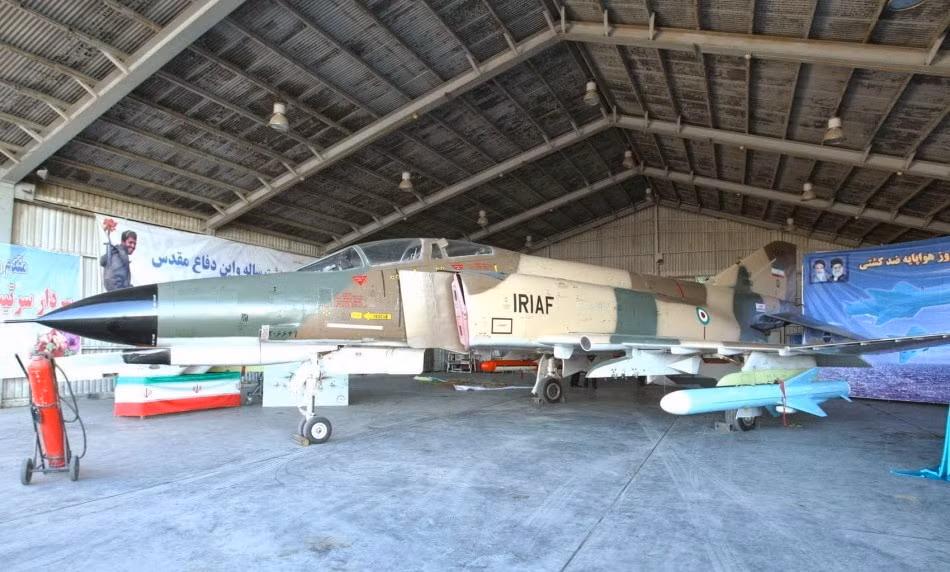 Do khả năng mang tải tương đối tốt của máy bay F-4, nên một chiếc F-4 có thể mang một số tên lửa và hoạt động xa bờ biển của Iran. Với số lượng lớn F-4 được trang tên lửa hành trình chống hạm, có thể gây ra mối đe dọa đáng kể cho tàu chiến của đối phương; đồng thời với hiệu suất cao của tên lửa, sẽ bù đắp cho những thiếu sót về tính năng của máy bay F-4.