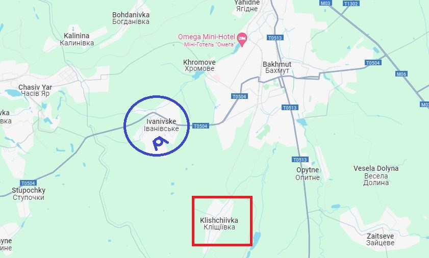 Khromovo cũng nằm gần Ivanovskoye, một cứ điểm quan trọng của Quân đội Ukraine tại phía tây Bakhmut. Tại đây có các trận địa súng cối, thường xuyên pháo kích vào Bakhmut cũng như các vị trí của quân Nga gần làng Klishchiivka (Кліщіївка). 