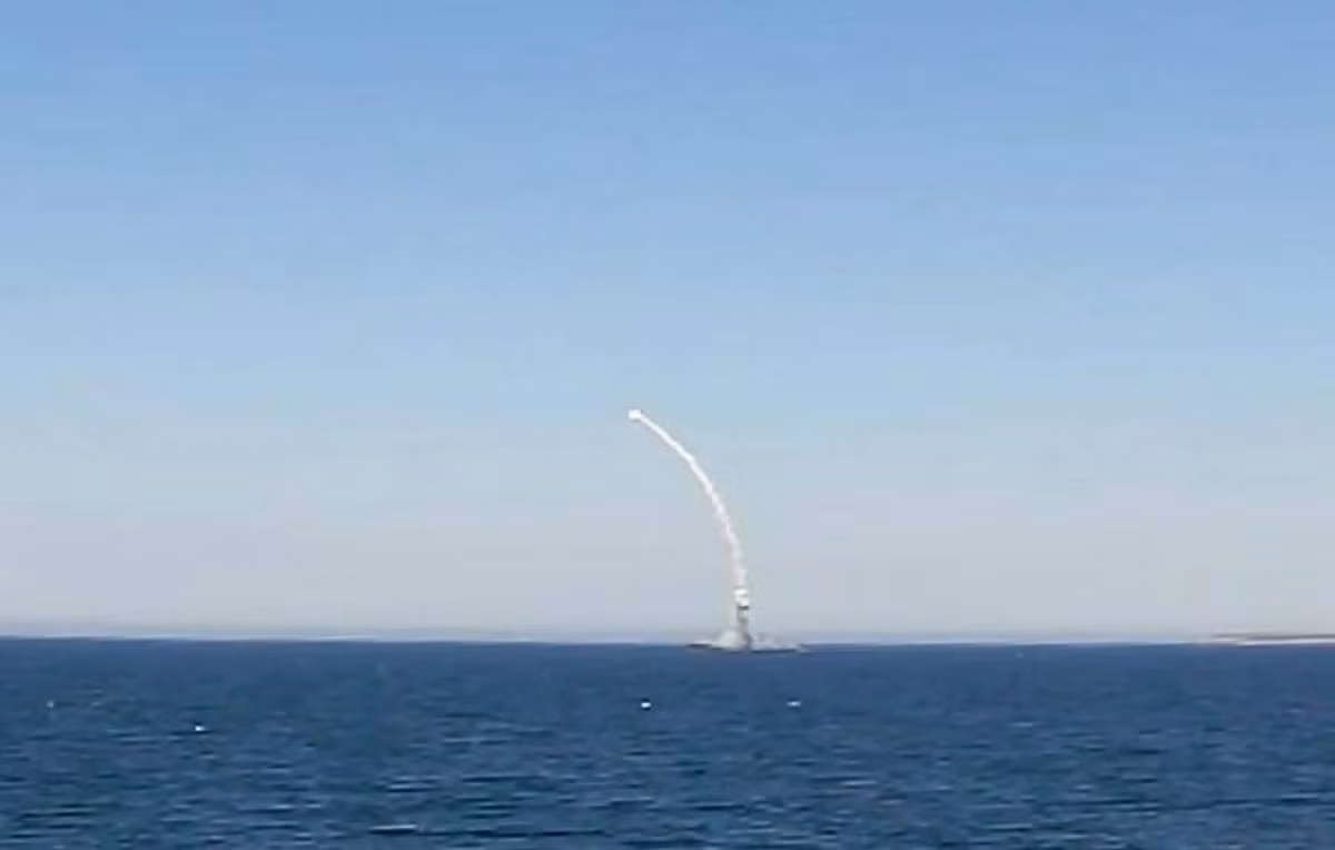 Khi cuộc xung đột Nga-Ukraine nổ ra vào tháng 2, quân đội Nga thực hiện “đánh úp” thủ đô Kiev; mục đích là để làm “tê liệt vòng 1” khi bắt đầu cuộc chiến. Tuy nhiên, với sự phản kháng mạnh mẽ của Quân đội Ukraine, Quân đội Nga đã không đạt được mục tiêu này. 