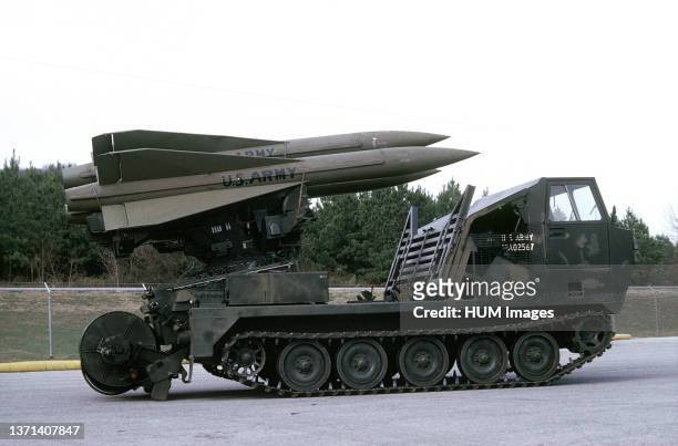 Một phiên bản đặc biệt có tên Hawk-21 được trang bị radar trinh sát, hệ thống chỉ huy và điều khiển mạnh hơn và vẫn đang được sử dụng ở một số quốc gia và khu vực. Với những mục tiêu như UAV tự sát Geran-2 của Nga, tên lửa Hawk vẫn thừa khả năng đánh chặn. 