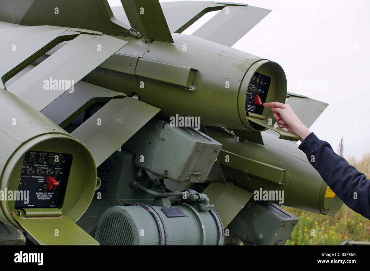 Vào tháng 2 năm nay, Thụy Điển đã công bố kế hoạch cung cấp một số thành phần của hệ thống Hawk (có tên mã là RBS 97 ở Thụy Điển) cho Ukraine. Kể từ năm 2015, một số tên lửa RBS 97 của Thụy Điển đã được hiện đại hóa. 