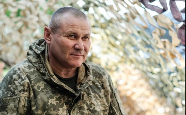 Còn Tướng Tarnavsky, Tư lệnh chiến trường phía đông nam Ukraine, đã xác nhận điều này trong cuộc phỏng vấn với hãng tin Anh Reuters. Tướng Tarnavsky cho biết, do thiếu viện trợ quân sự của phương Tây, đặc biệt là đạn pháo, Quân đội Ukraine buộc phải giảm một số hoạt động.