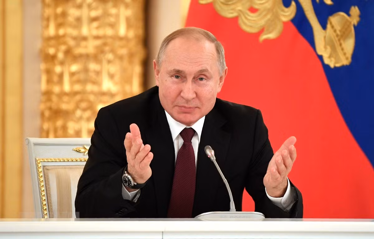 Không thể nghi ngờ lời nói của Tổng thống Putin: "Nếu (bạn) không trả tiền, chúng tôi sẽ coi đó là vi phạm hợp đồng của người mua, và người mua sẽ phải chịu mọi hậu quả. Không ai bán miễn phí cho chúng tôi bất cứ thứ gì, và chúng tôi cũng không có ý định làm từ thiện".