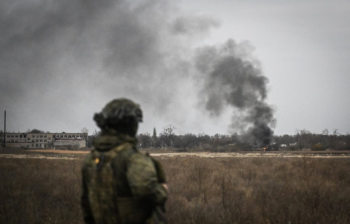 Giá trị chiến lược của các làng Shevchenko và Novtroitsk là có trục đường T-0515 đi qua. Con đường này là một trong những tuyến hậu cần quan trong của thành phố Pokrovsk; theo con đường này về phía tây, đến tỉnh Dnepropetrov, dọc theo con đường phía nam đến đường cao tốc H-15; và H-15 cũng là tuyến hậu cần lớn nhất ở Kurakhove.