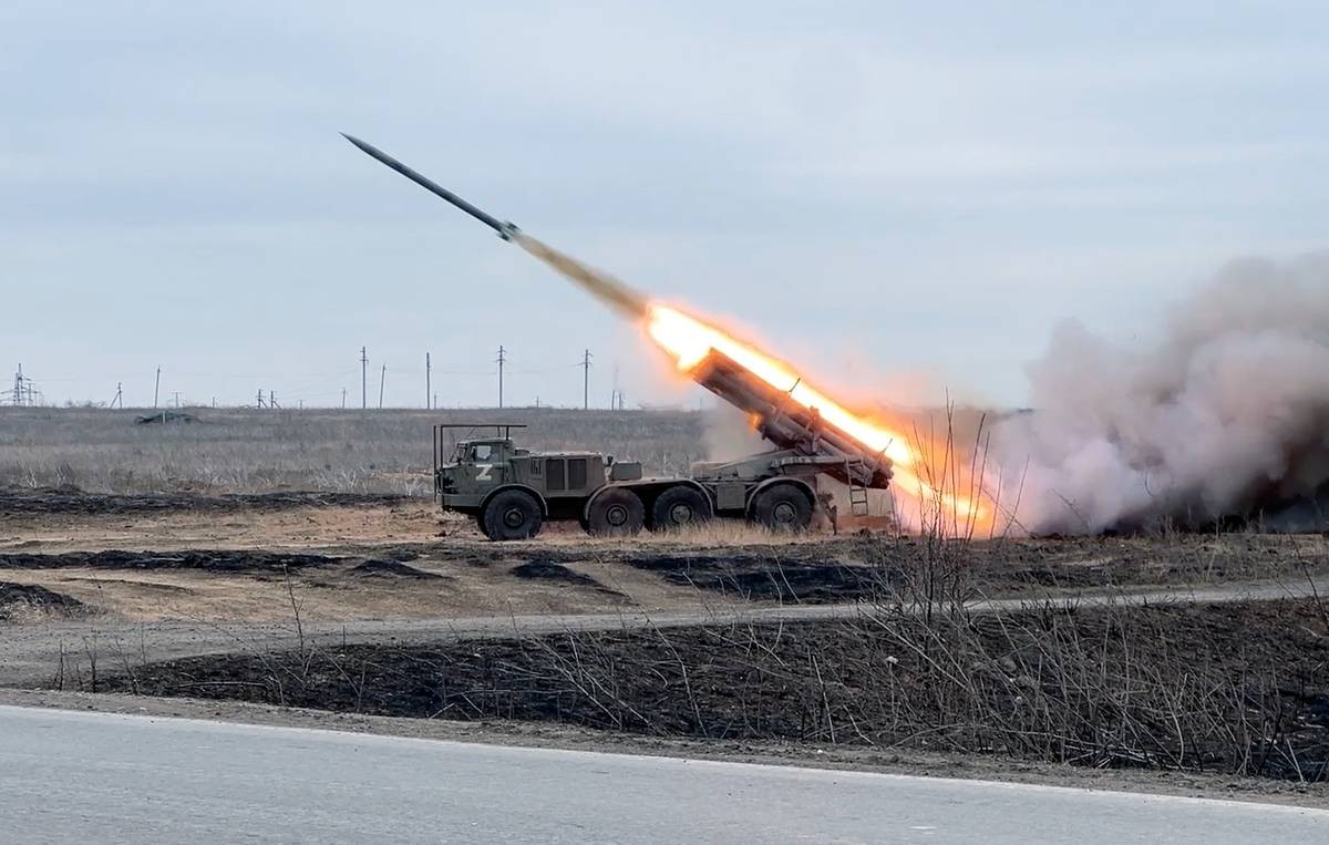 Ngoài ra, ISW cho rằng, RFAF có thể điều động thêm quân của Sư đoàn xe tăng 90 và Lữ đoàn bộ binh cơ giới 114 từ Kulakhov đến Pokrovsk để tăng viện cho lực lượng đang chiến đấu tạo thế ở phía nam Pokrovsk, nhằm sớm đột phá về phía tây. 