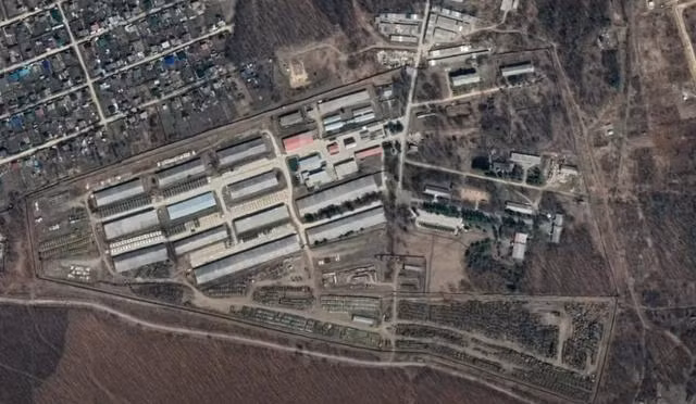 Cái gọi là “Căn cứ dự trữ vật tư chiến lược” thực chất là một kho quân sự do Liên Xô xây dựng trong Chiến tranh Lạnh; mục đích của nó là cất giữ các loại vật tư quân sự dự trữ cho khả năng bùng nổ Chiến tranh thế giới thứ ba.