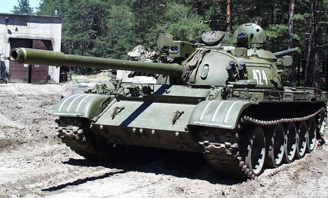 Phải thừa nhận rằng, là thế hệ xe tăng đầu tiên sau Thế chiến II, tính năng kỹ chiến thuật của xe tăng T-54 và T-55 do Liên Xô sản xuất đã bị tụt hậu nghiêm trọng. Đến đầu thập niên 1980, nó không còn khả năng cạnh tranh với xe tăng chiến đấu chủ lực hiện đại của phương Tây.