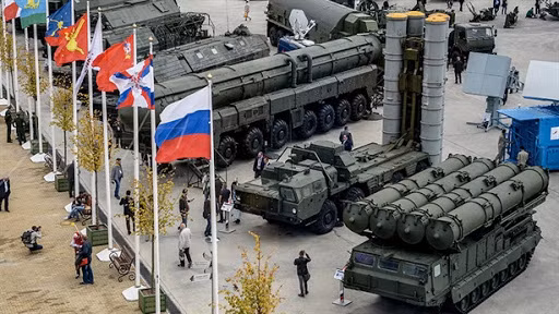 Công ty xuất nhập khẩu vũ khí Nga Rosoboronexport (thuộc sở hữu nhà nước), đã có chiến lược từ sớm, để ngăn chặn một cuộc khủng hoảng. Quyết định này được đưa ra nhằm thúc đẩy mạnh mẽ vũ khí của Nga tại một thị trường nằm ngoài các giao dịch thông thường của Nga.