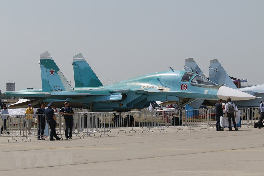 Các thỏa thuận trị giá 3 tỷ euro bao gồm việc bán máy bay chiến đấu Su-30, trực thăng chiến đấu Mi-35 và Mi-171, cùng các hệ thống vũ khí hàng không khác nhau.