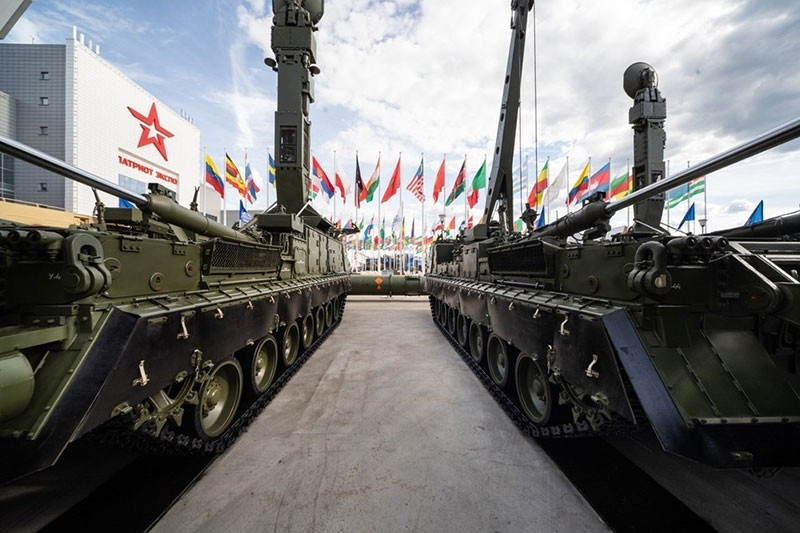 Và tất nhiên, có các hệ thống chiến đấu được điều khiển từ xa, vũ khí hải quân và tàu ngầm, súng bộ binh và tên lửa cũng được nhiều khách hàng quan tâm. Tổ hợp pháo hải quân Palma cũng lần đầu tiên được rao bán; và danh sách có thể tiếp tục ...