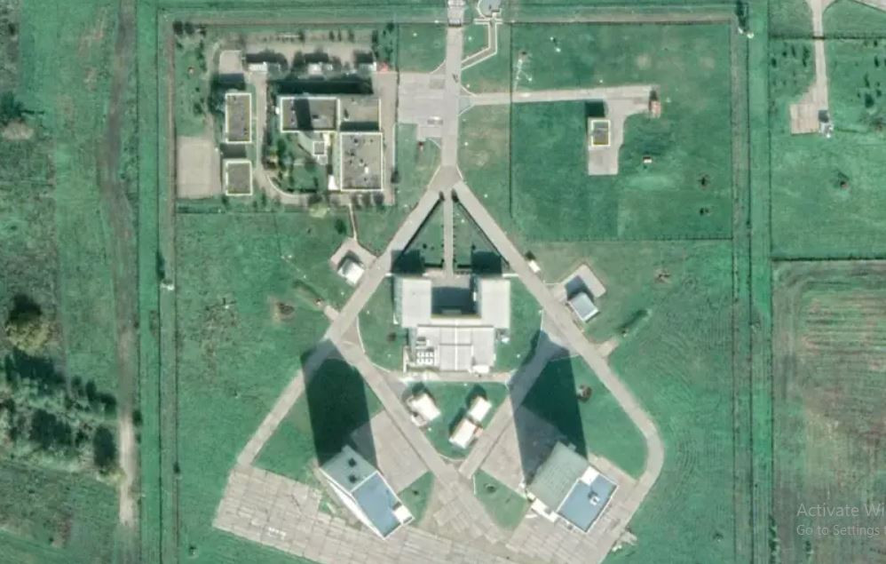 Nong: Ukraine tan cong dai radar canh gioi tam xa Voronezh-DM cua Nga-Hinh-2