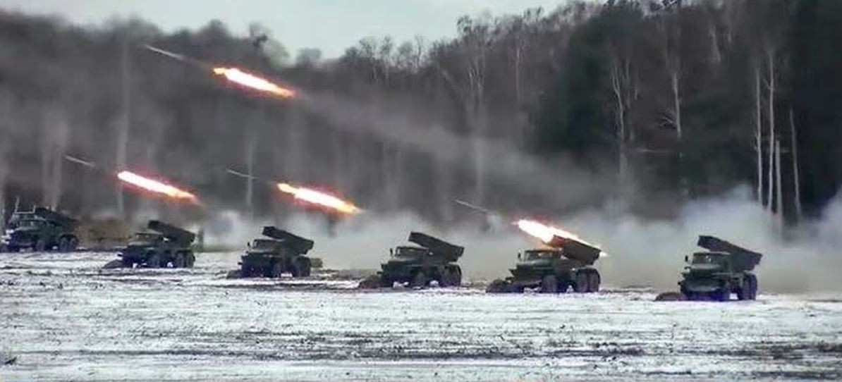 Hãng tin Anh Reuters, ngày 4/12 dẫn lời ông Vitaliy Barabash, người đứng đầu chính quyền quân sự thành phố Avdiivka, thông báo về việc Nga tăng cường các nỗ lực tiến công tại thành phố này, bất chấp thời tiết khắc nghiệt.