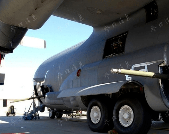 Không quân Mỹ dùng pháo hạm AC-130 để hỗ trợ các đơn vị chiến đấu mặt đất, dẫn đường cho máy bay chiến đấu khác, chống lại các đơn vị phòng không của đối phương.