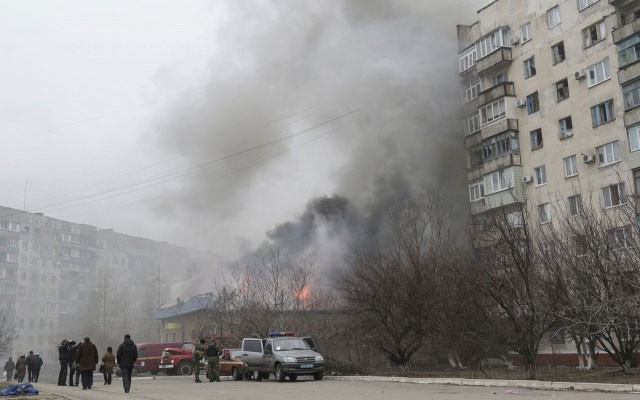 Đồng thời, việc bao vây các khu dân vực như Sopino, Pionerskoye, Sartana, cũng như Mariupol và Volnovakha, đang được hoàn thành. Tất cả các đơn vị của Quân đội Ukraine không muốn hạ vũ khí cũng như những người theo chủ nghĩa dân tộc, đều rơi vào thế bị bao vây.