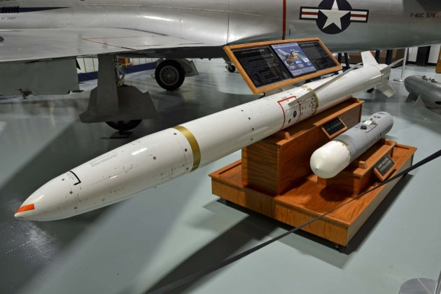 Còn theo nguồn tin từ ấn phẩm NZIV của Israel, Mỹ đã cung cấp cho Ukraine tên lửa chống radar AGM-88A HARM bản nâng cấp. Dựa trên thông tin được cung cấp, các tên lửa AGM-88A Mỹ viện trợ cho Ukraine, đã được hiện đại hóa bằng cách lắp đặt các đầu phóng cải tiến từ tên lửa AGM-88B.