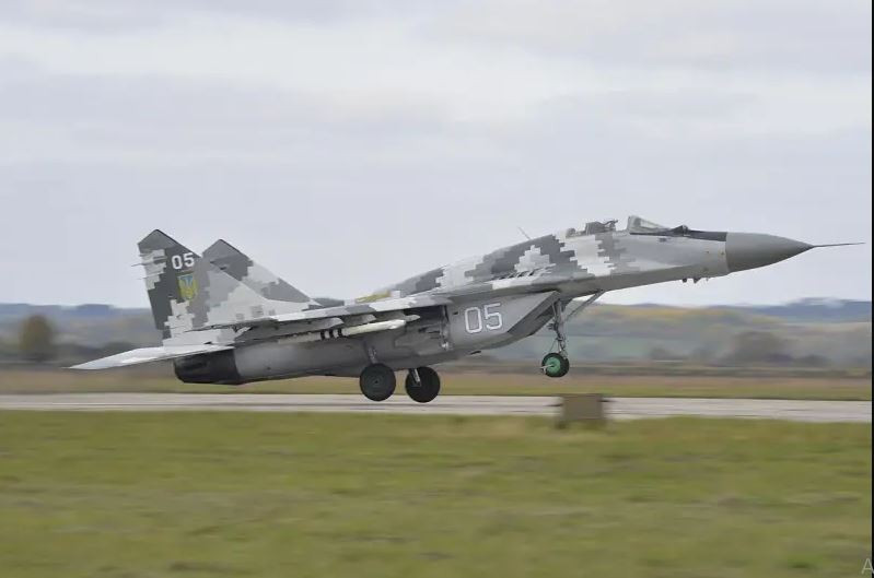 Việc cải tiến các máy bay do Liên Xô sản xuất, hiện có trong trang bị của lực lượng Không quân Ukraine, để có thể sử dụng được vũ khí phương Tây. Như vậy, các loại vũ khí tấn công đường không do Liên Xô và Ukraine sản xuất hiện đã hết hoặc không phù hợp với điều kiện chiến trường.