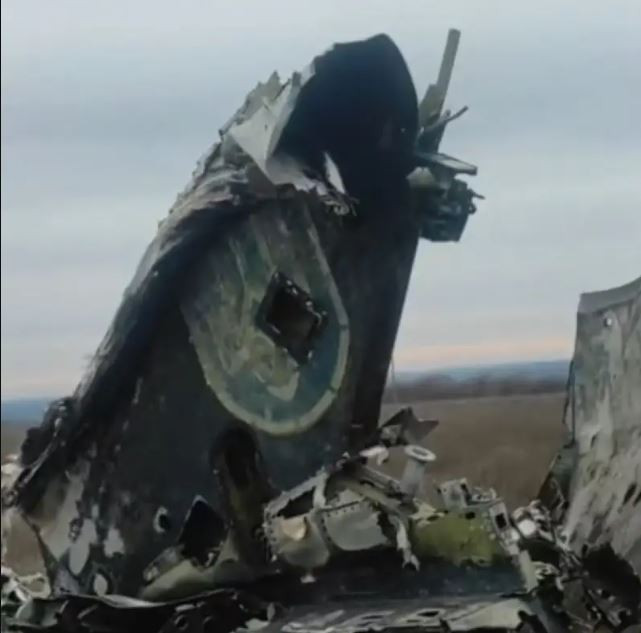 Do vậy, nhiệm vụ trọng tâm của lực lượng phòng không - không quân Nga là tiêu diệt số máy bay chiến đấu ít ỏi còn lại của lực lượng Không quân Ukraine. Mới đây, Không quân Nga đã bắn hạ một máy bay tiêm kích bom Su-24M của Ukraine tại khu vực phóng tên lửa hành trình SCALP-EG. 