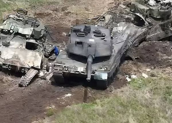 Giải thích rõ hơn về quyết định của Quân đội Ukraine, Phó Chủ tịch Hội đồng Tham mưu trưởng Liên quân Mỹ, Đô đốc Christopher Grady, nói với AP: “Với tình hình xung đột đã thay đổi, việc triển khai thiết giáp hạng nặng có thể dễ bị tổn thương trong một chiến trường mà UAV được sử dụng phổ biến”.