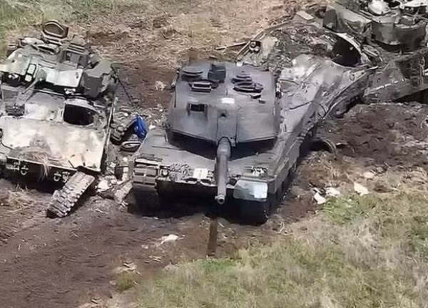 Giải thích rõ hơn về quyết định của Quân đội Ukraine, Phó Chủ tịch Hội đồng Tham mưu trưởng Liên quân Mỹ, Đô đốc Christopher Grady, nói với AP: “Với tình hình xung đột đã thay đổi, việc triển khai thiết giáp hạng nặng có thể dễ bị tổn thương trong một chiến trường mà UAV được sử dụng phổ biến”.