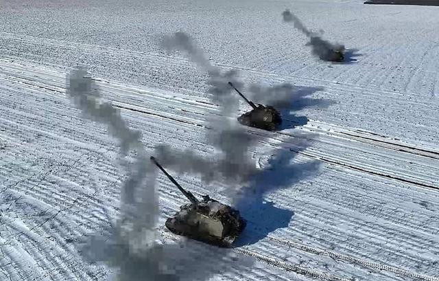 Hiện cả Quân đội Nga và Ukraine đều được tăng viện mạnh mẽ và tốc độ tấn công tăng nhanh hơn nhiều so với giai đoạn đầu của cuộc chiến. Cuộc xung đột giữa Nga và Ukraine đã trải qua nhiều giai đoạn, nhưng cuộc chiến vẫn chưa có dấu hiệu dừng lại và thậm chí càng tăng thêm mức độ khốc liệt.