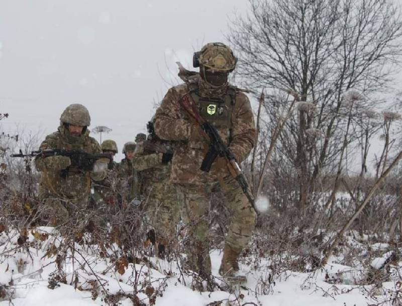 Nhận thức được sự thất bại sắp xảy ra của lực lượng phòng thủ Ukraine tại Bakhmut, đã khiến ông Rodnyansky, cố vấn của Tổng thống Ukraine Zelensky, hôm nay nói về việc Kiev cho phép Quân đội Ukraine có thể "rút lui chiến lược" khỏi Bakhmut theo thứ tự, để cứu sống những người lính Ukraine. 