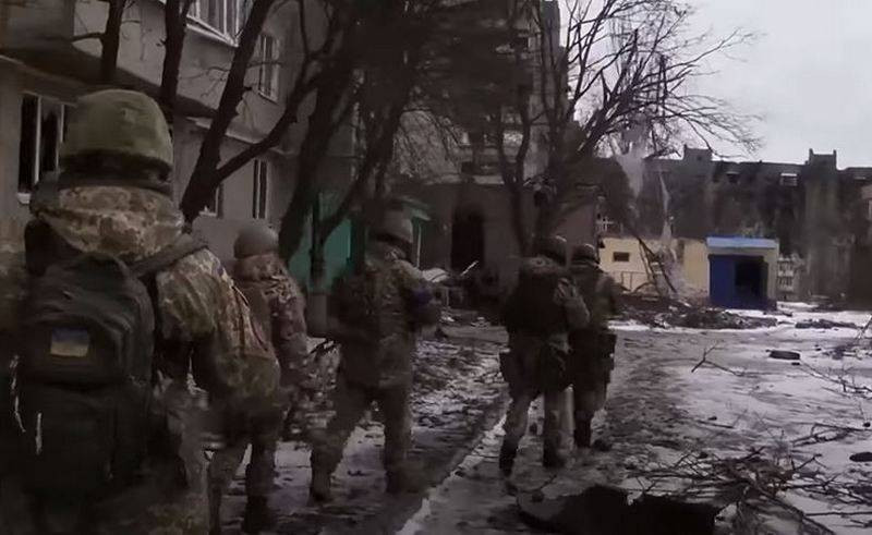 Hiện quân Wagner đang tiếp cận mục tiêu từ hai hướng cùng một lúc, hướng thứ nhất từ phía Yagodny và từ phía đường cao tốc dẫn đến Konstantinovka. Như vậy trên thực tế, lực lượng phòng thủ của Quân đội Ukraine ở Bakhmut đã bị bao vây.