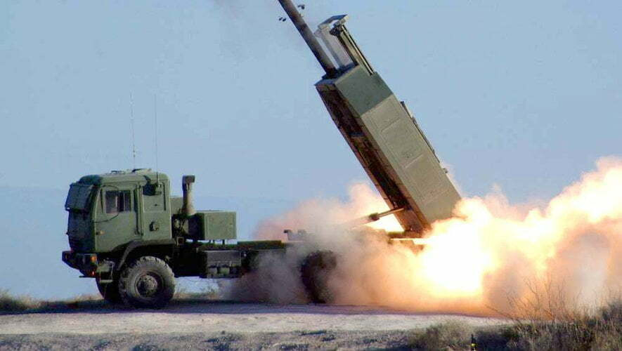 Nếu pháo phản lực phóng loạt, thực hành phóng đạn pháo phản lực với quỹ đạo bay cố định, thì rất dễ bị đối phương dùng radar phát hiện và phản đòn. Việc sử dụng tên lửa với quỹ đạo bay khác thường, có thể cải thiện hiệu quả khả năng sống sót của chính tên lửa cũng như các phương tiện phóng của chúng. 