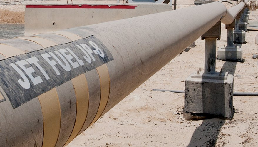 Xăng Jet A1 là một sản phẩm dầu nhẹ, có khả năng bắt lửa và mật độ năng lượng tốt, phù hợp với yêu cầu của động cơ phản lực công suất cao. Còn xăng JP-8 có pha thêm một số chất phụ gia đặc biệt để đáp ứng nhu cầu đặc biệt của các động cơ phản lực quân sự.